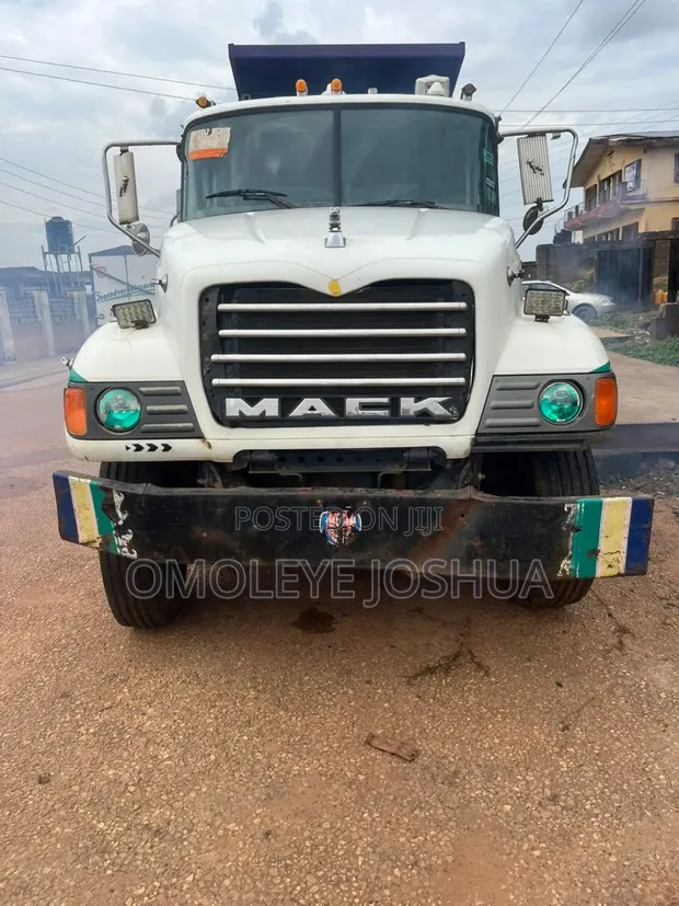Mack Granite Dump Truck 2008 White - 1