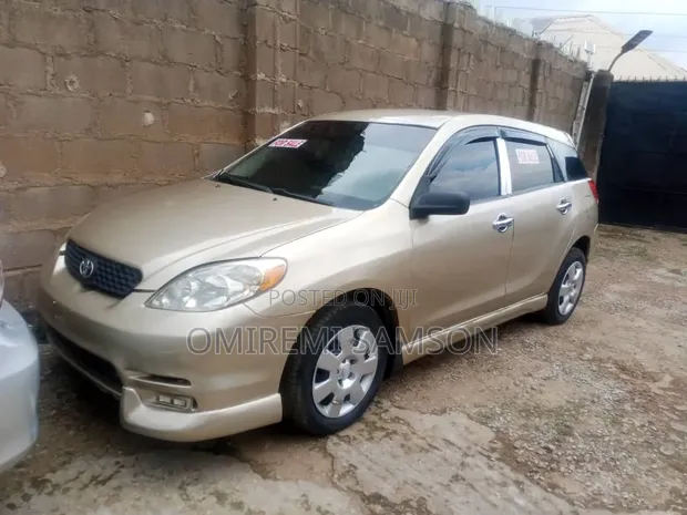 Toyota Matrix 2003 Gold - 1