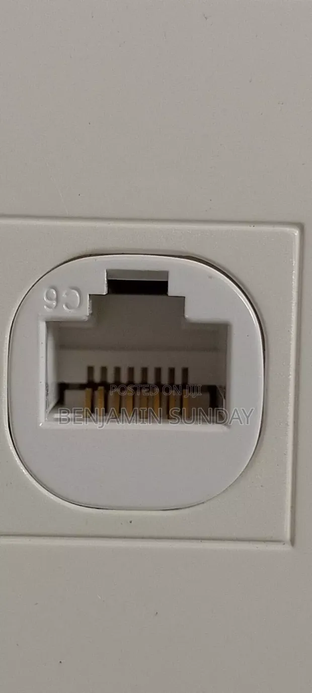 Schneider Data Socket - 1