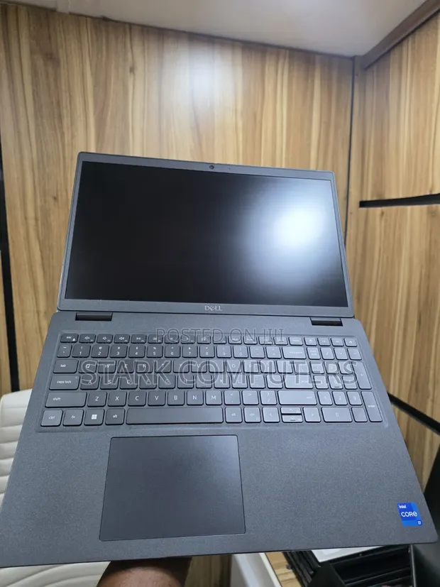 Dell Latitude 3520 Laptop: Core i7, 16GB RAM, 512GB SSD, 2GB NVIDIA - 1
