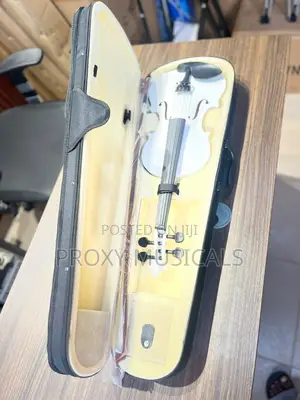 Yamaha 4/4 White Acoustic Violin