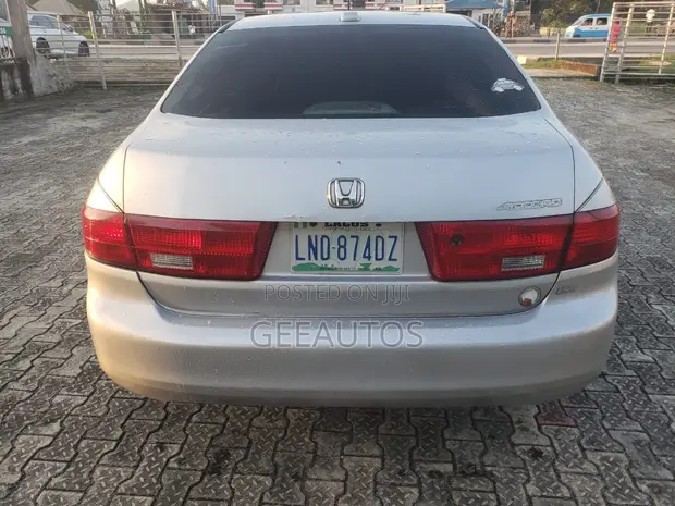 Honda Accord 2004 Silver Automatic - 1