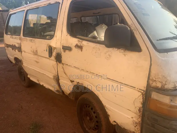 Toyota HiAce 1998 White - 1
