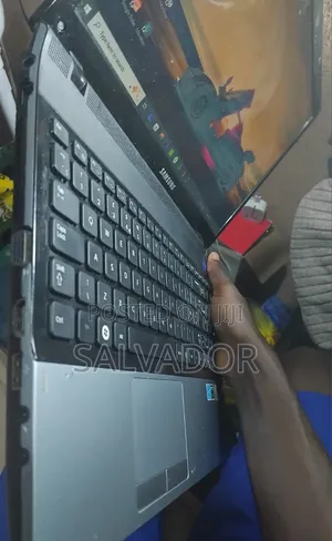 Samsung NP300E5A Laptop - 8GB RAM, 256GB SSD, Intel Core i5