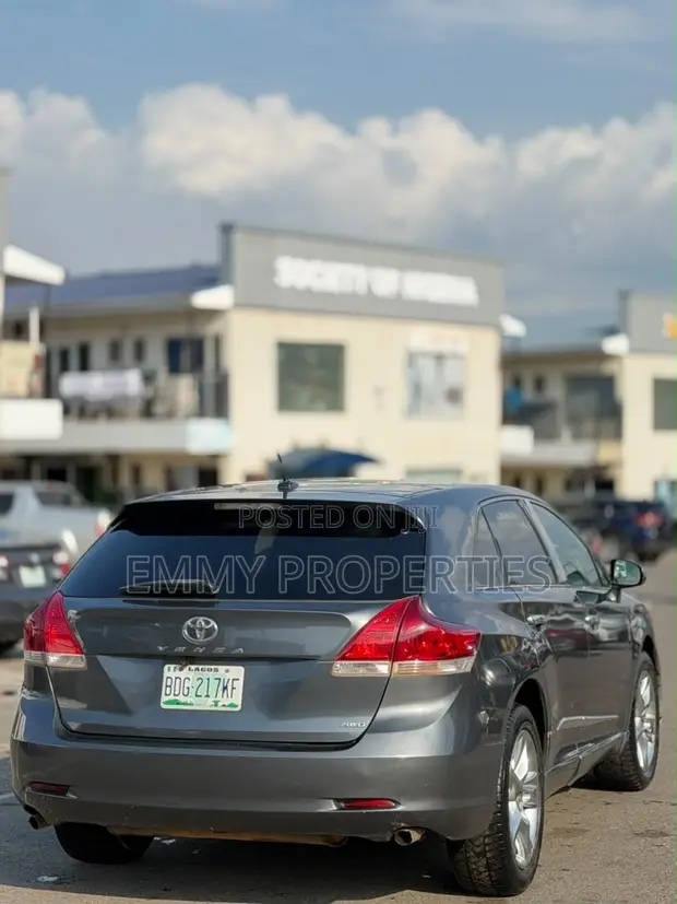 Toyota Venza AWD 2011 Gray - 1