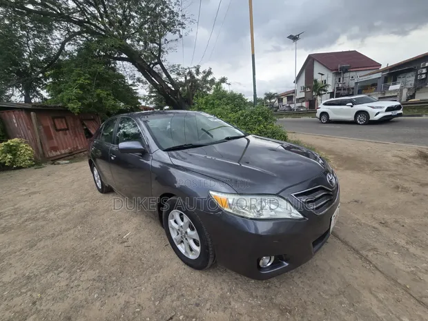 Toyota Camry LE 2.5L Sedan 2011 - Grey - 1