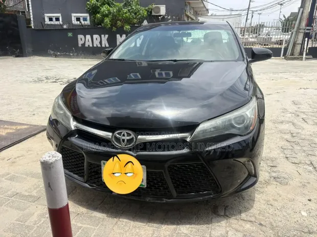 2016 Toyota Camry SE 2.5L Petrol Sedan - 1