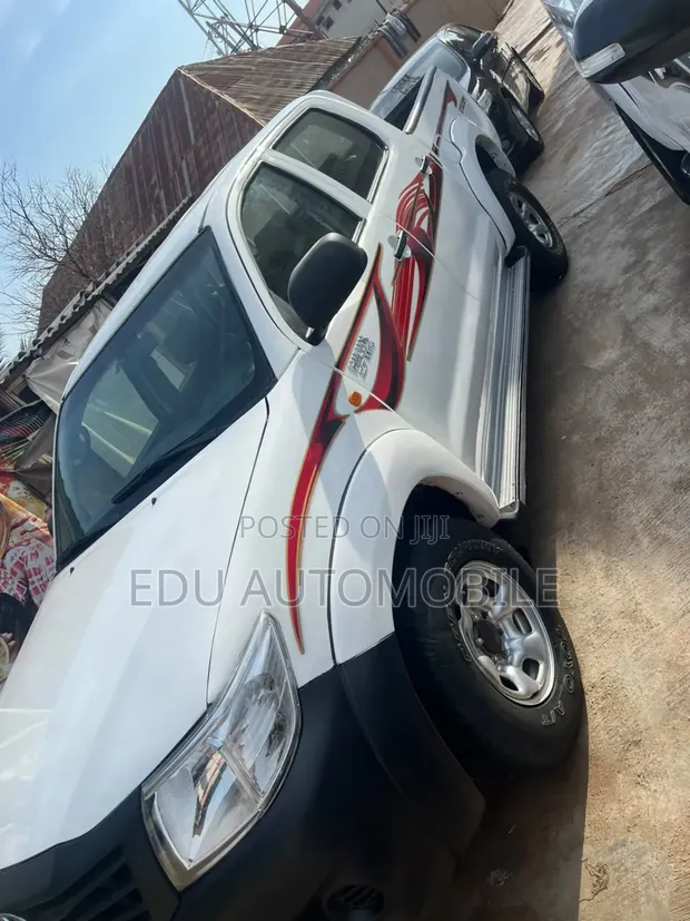 Toyota Hilux 2012 White - 1