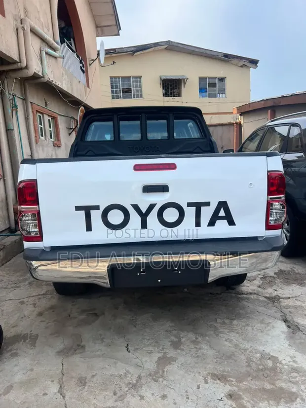 Toyota Hilux 2014 White - 1