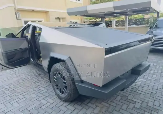 Tesla Cybertruck 2024 Grey - 1