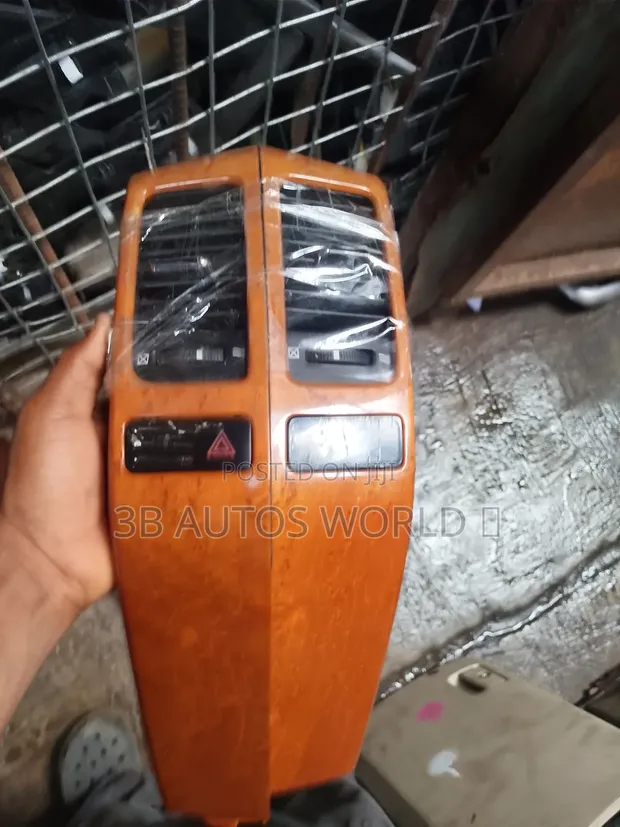Lexus GX470 Dashboard Center Vent (Used) - 1
