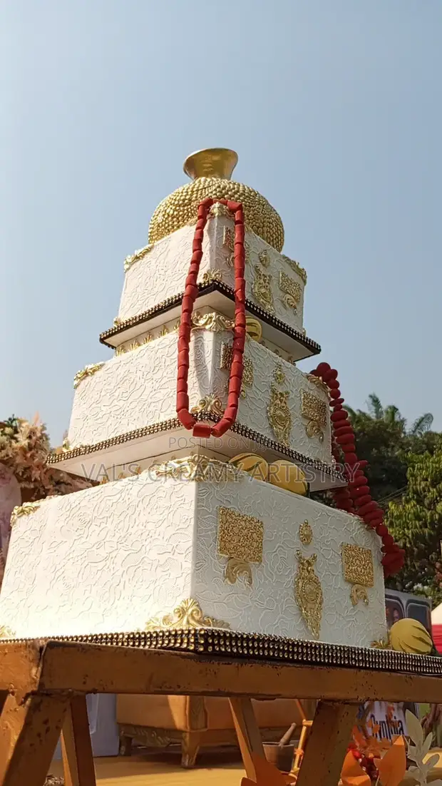 Val's Creamy Artistry Custom Cakes - 1