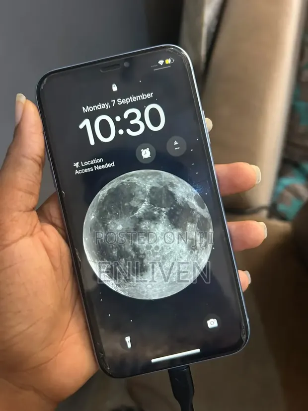 Apple iPhone XR 128GB Blue - 1