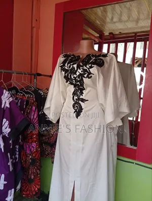 Kyakyawar Bubu Gown - Baƙi & Fari Appliqué Kaftan