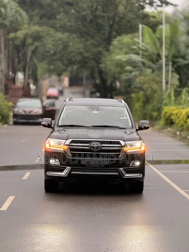 2021 Toyota Land Cruiser VXR Grand Touring S V8 - 1