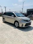 Toyota Sienna 2016 Zinariya - 2