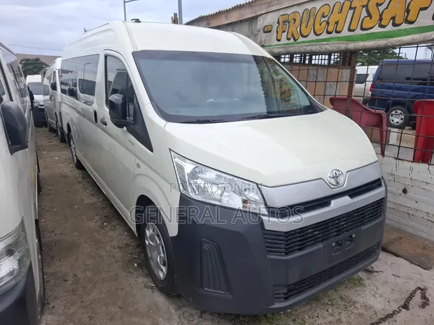 Toyota HiAce Grand Cabin 2022 - 1