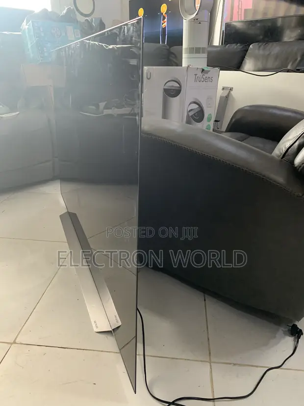 LG 65-inch OLED CX Smart TV - 1