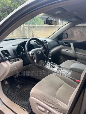Toyota Highlander 3.5L 4WD 2013 Green
