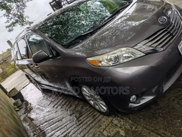 Toyota Sienna 2012 Brown - Fully Loaded - 1