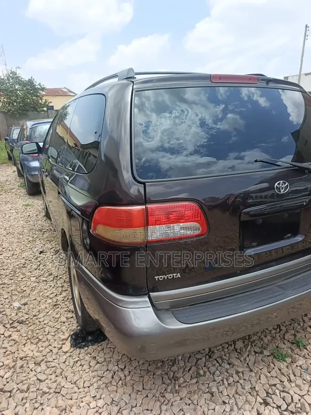 Toyota Sienna 2001 Beige - 1