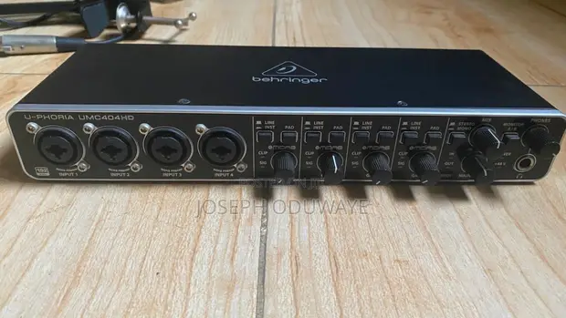 Behringer UMC404HD 4x4 Audio Interface - 1