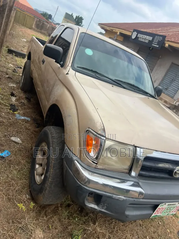 Toyota Tacoma 2002 Silver - 1