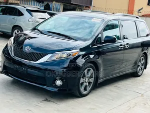 2019 Toyota Sienna SE