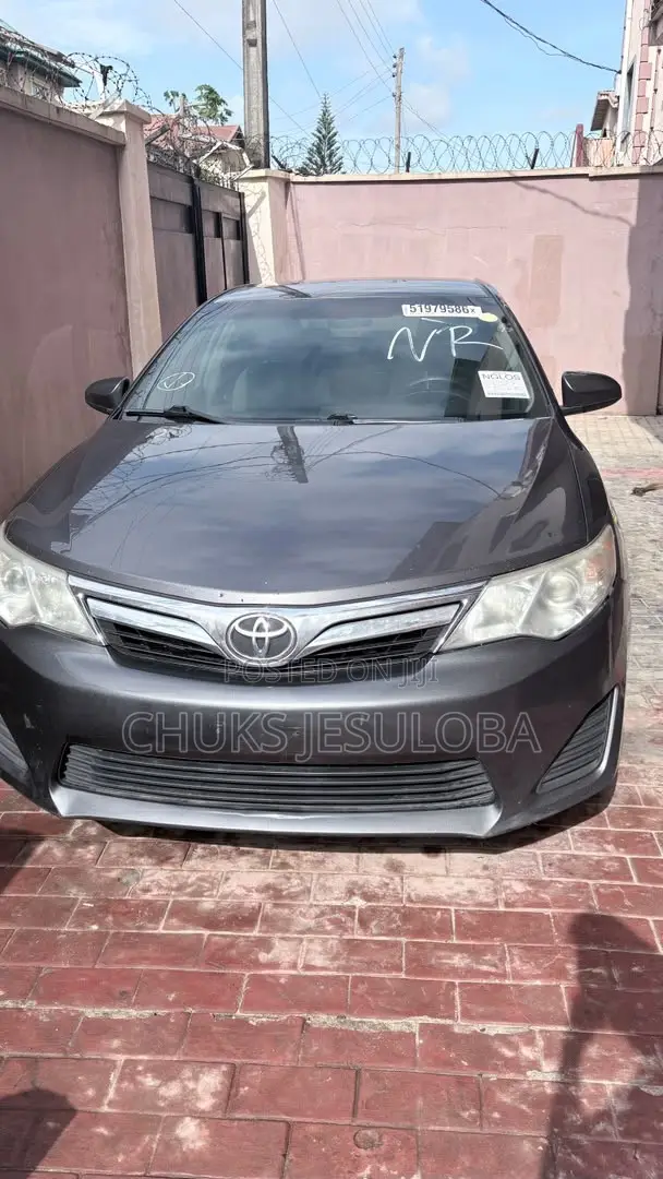 Toyota Camry LE Sedan ta 2014 - 1