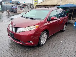Toyota Sienna 2013 Ja
