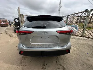 2021 Toyota Highlander XLE Silver