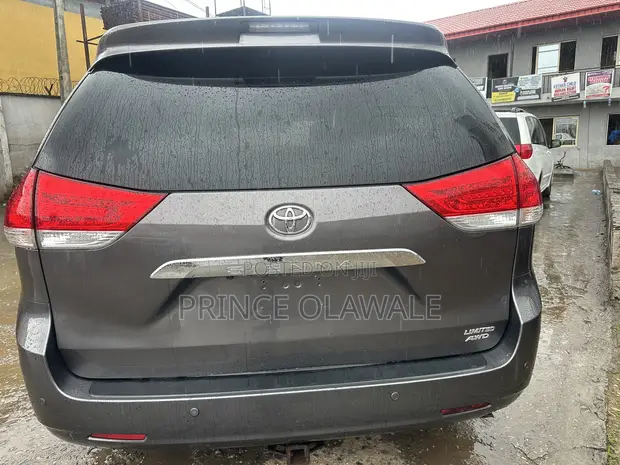 Toyota Sienna Limited 7 Passenger 2010 - Grey - 1