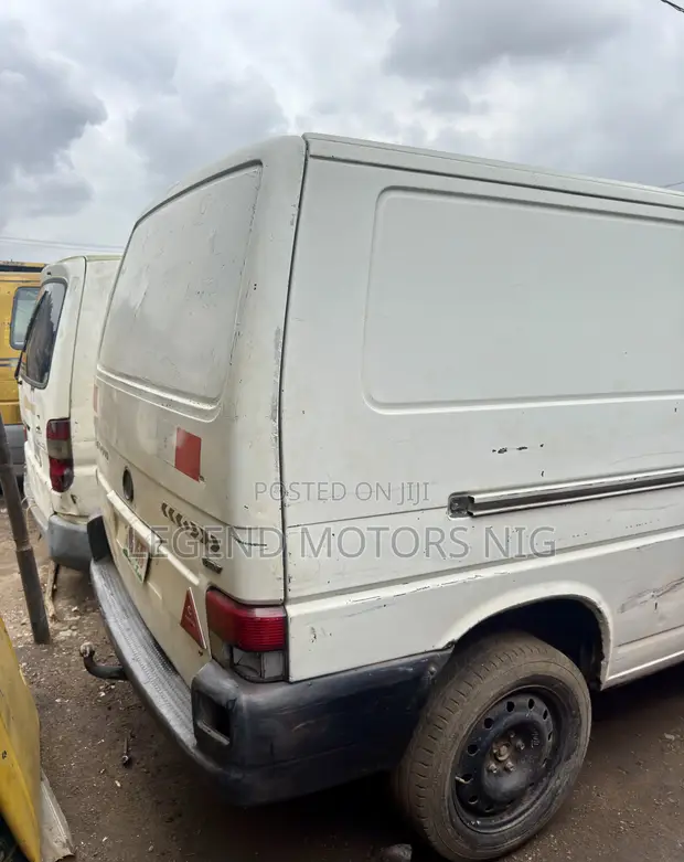 Volkswagen Transporter 2004 White - 1