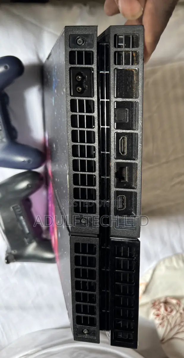 PlayStation 4 UK Used - 1