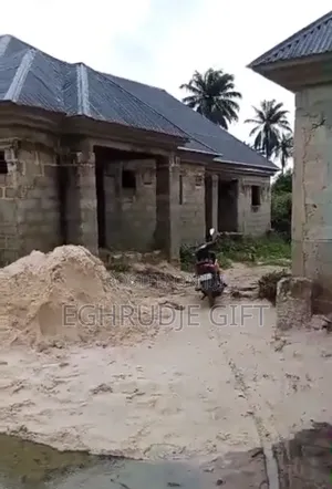 Gidan Zamani Mai Dakuna 3 Don Siyarwa A Ozoro