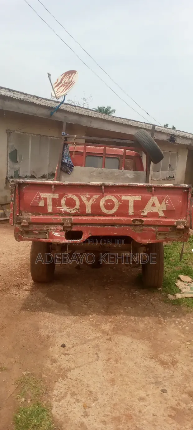 Toyota Hiace Mini Truck - 1