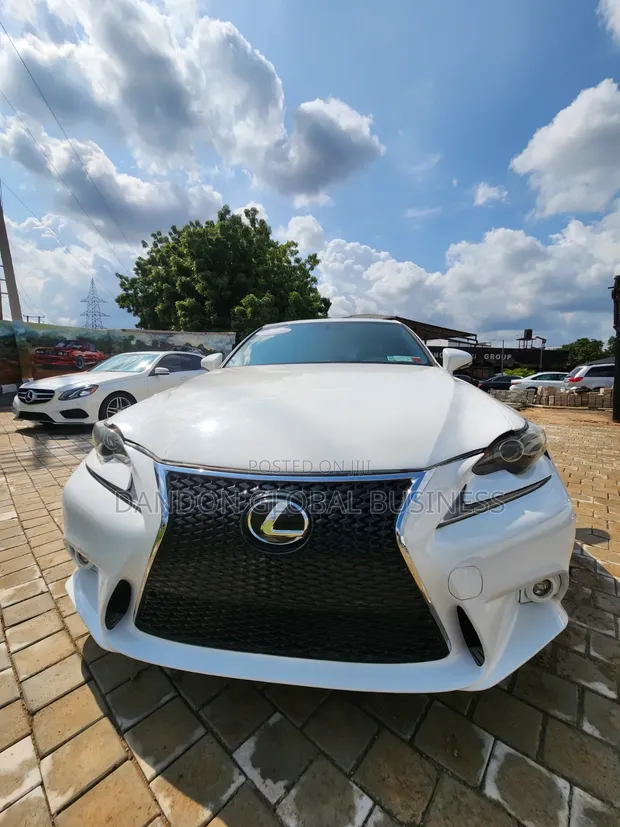 Lexus IS 2018 Fari - 1