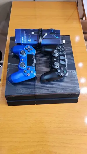 PS4 Standard 500GB with Game and 2 Controllers