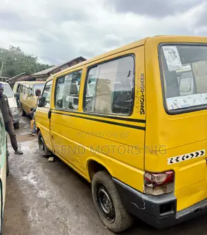 Volkswagen Transporter T4 Bus 2005 Yellow