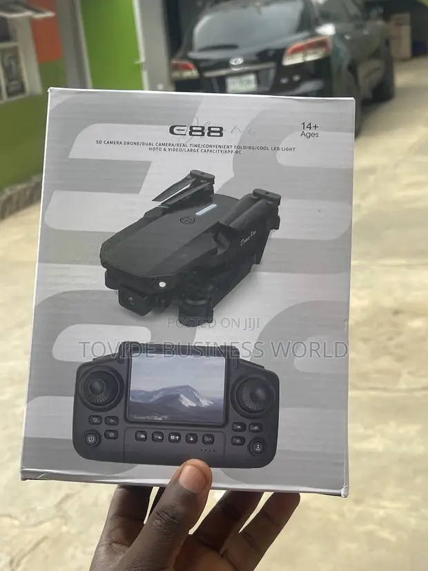 E99 Pro Max Drone Mai Ninka Tare da Kamara Biyu & Remote Mai Fuska - 1