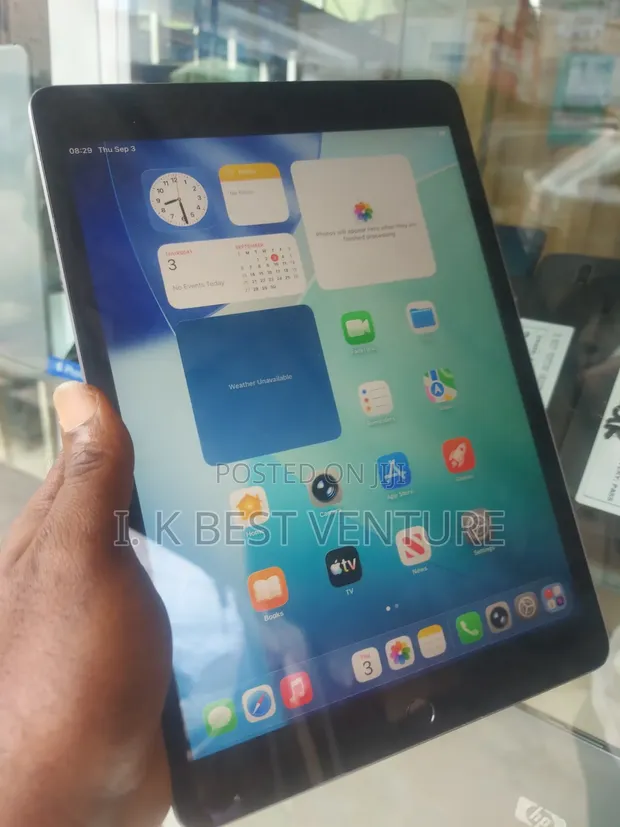 Apple iPad 9.7 64GB Gray (Used) - 1