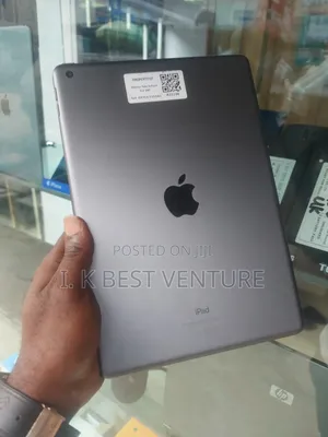 Apple iPad 9.7 64GB Gray (Used)