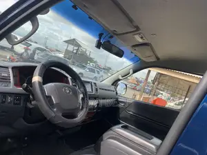 Toyota HiAce 2014 Bus - Blue
