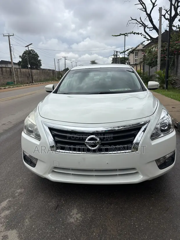 Nissan Altima 2015 White - 1