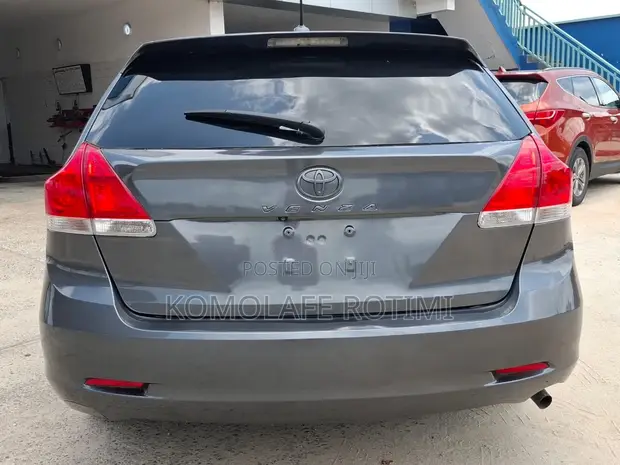 Toyota Venza XLE 2011 Gray - 1