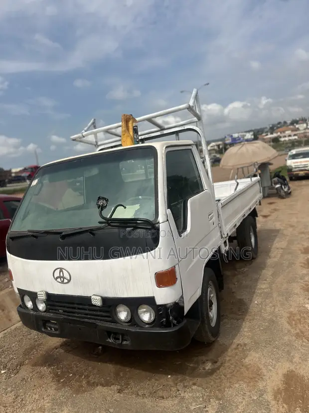 Toyota TownAce 1996 White - 1