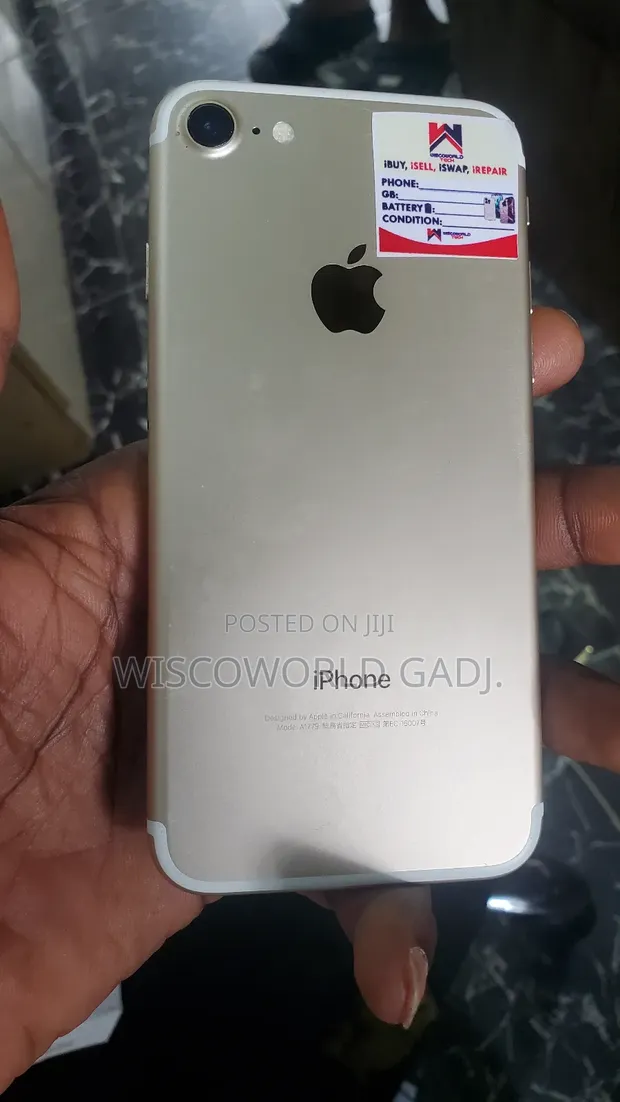 Apple iPhone 7 32GB - 1