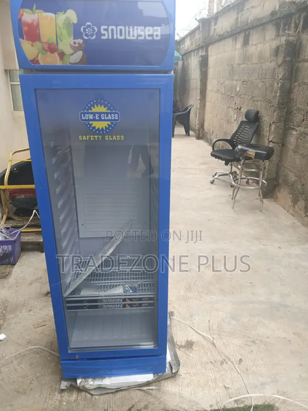 Snowsea LC-300W Upright Beverage Cooler - 1