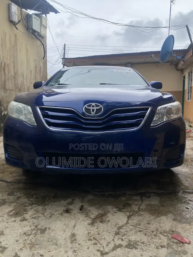 2010 Toyota Camry LE Sedan - Accident Free - 1