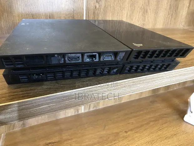 PlayStation 4 Pro (Used) - 1